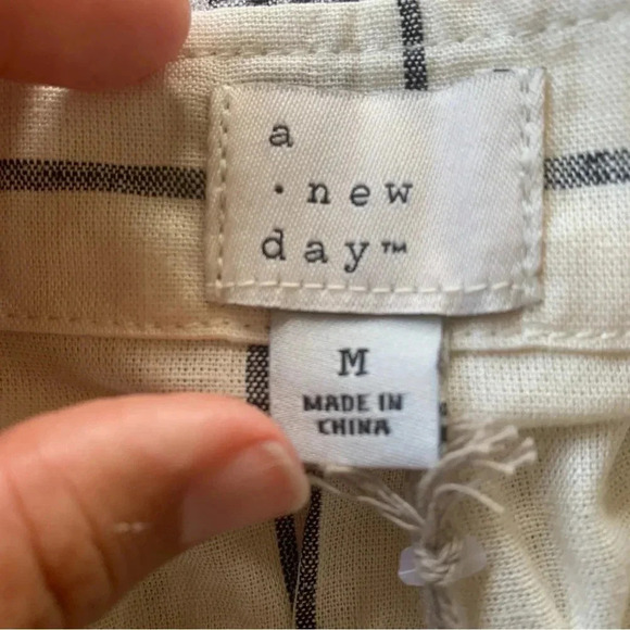 A New Day Women's Cream Window Pane Crop Top With Buttons and Drawstring Size M - Picture 5 of 7